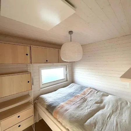 Holiday home Hausboot Bruntje Mit Dachterrasse In