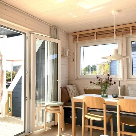 Holiday home Hausboot Bruntje Mit Dachterrasse In Schleswig